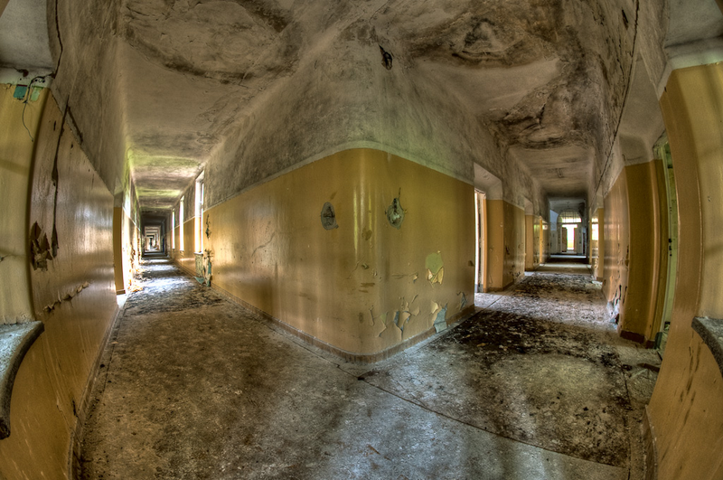 Illustration for article titled The Decaying Remains of Abandoned Hospitals